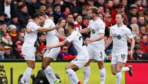 亚伦·贾奇防守端表现同样关键