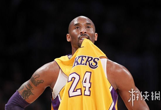 里夫斯14分7助攻＆艾顿10分，湖人半场轰出67分