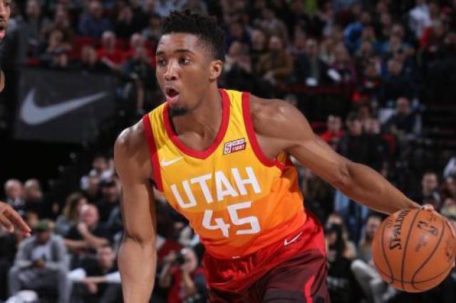 详解棒球规则中的野手手套深度规定以保证公平竞争的体育精神